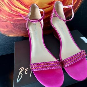 ✨Betsey Johnson✨ Fuchsia and orange jeweled wedges!
